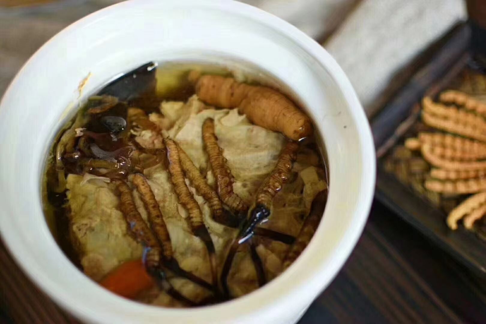 冬蟲夏草怎么食用？