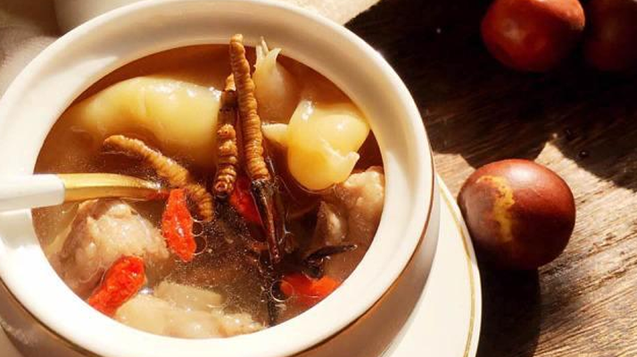 冬蟲夏草與什么泡水喝？養(yǎng)生搭配指南